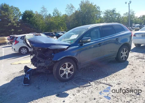 2011 Volvo Xc60 T6/T6 R-Design z USA, uszkodzony, nr VIN YV4902DZ2B2210566